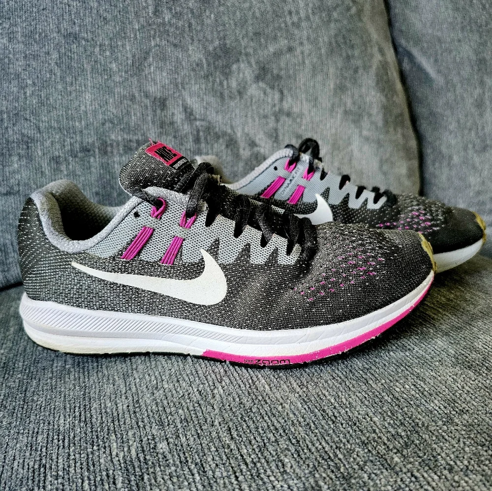 Nike Sneakers - Picture 1 of 4